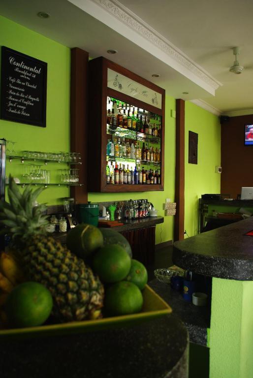 Cyclo Hotel-Bar-Restaurant Phnom Penh Exteriör bild