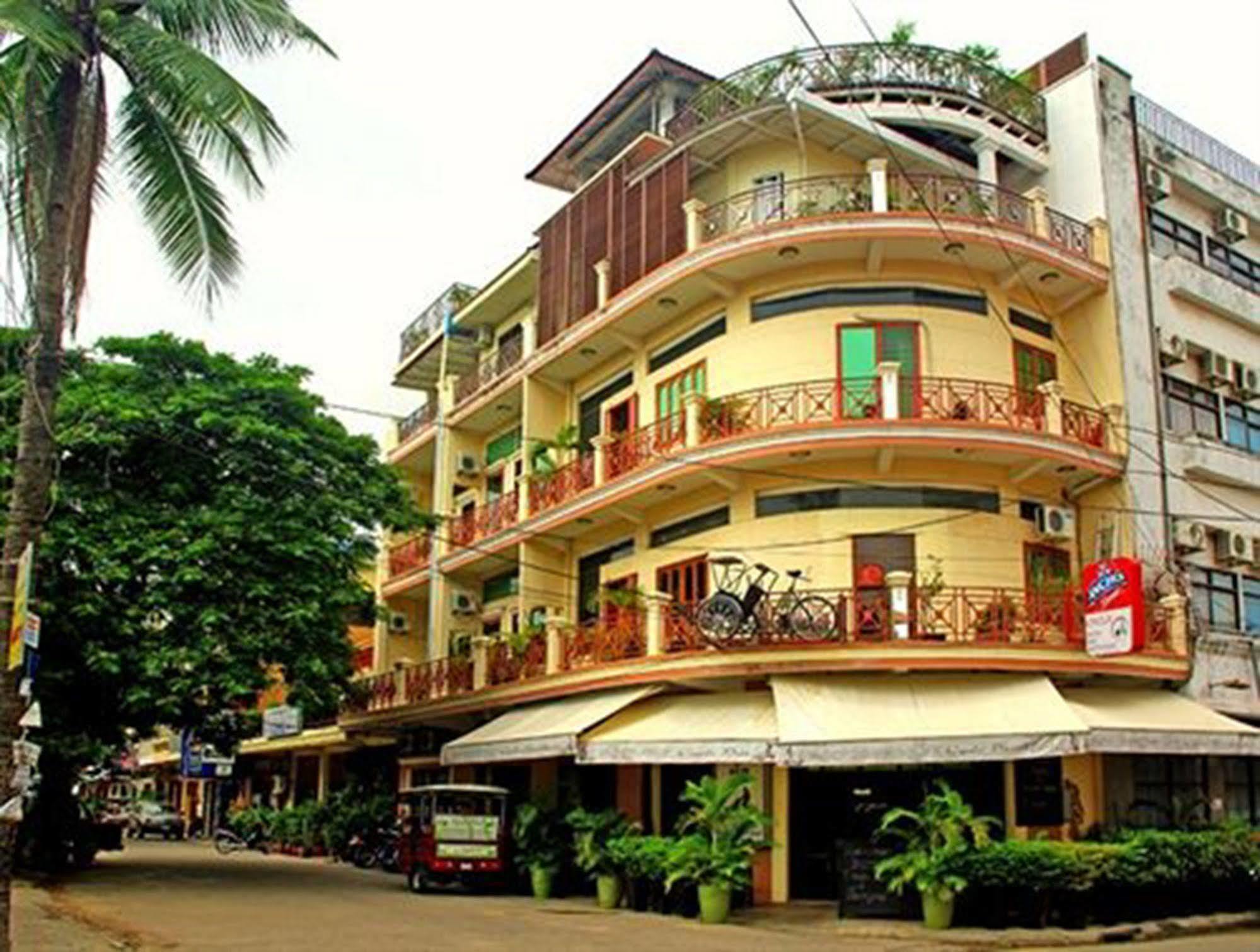 Cyclo Hotel-Bar-Restaurant Phnom Penh Exteriör bild