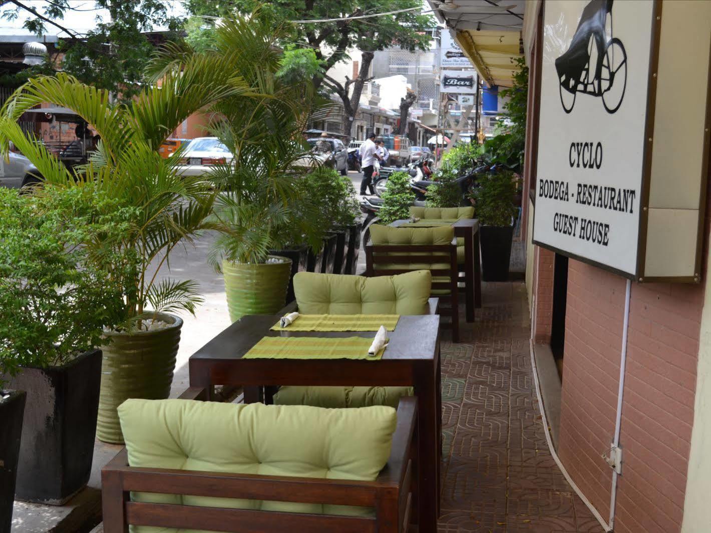 Cyclo Hotel-Bar-Restaurant Phnom Penh Exteriör bild