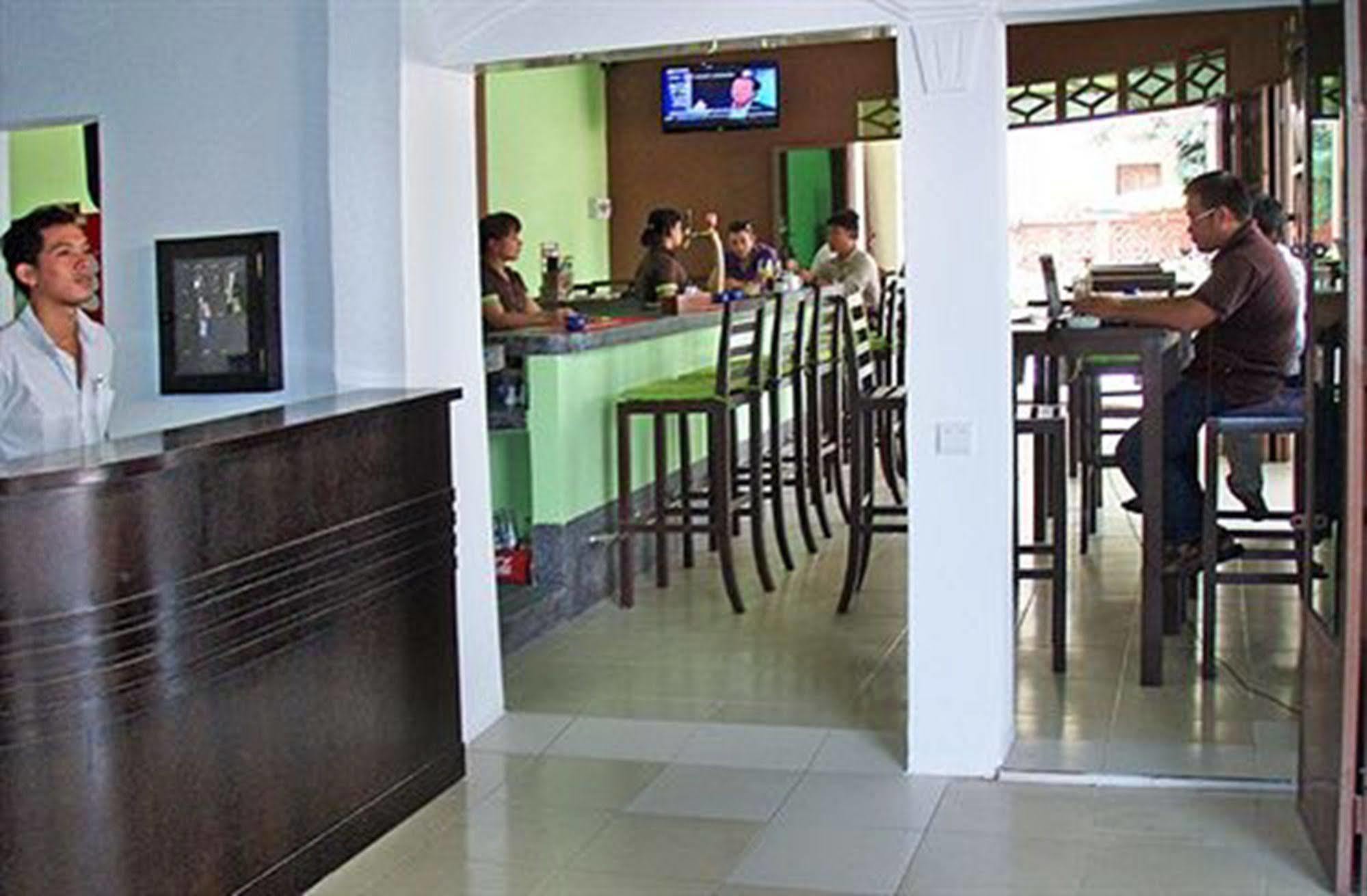 Cyclo Hotel-Bar-Restaurant Phnom Penh Exteriör bild
