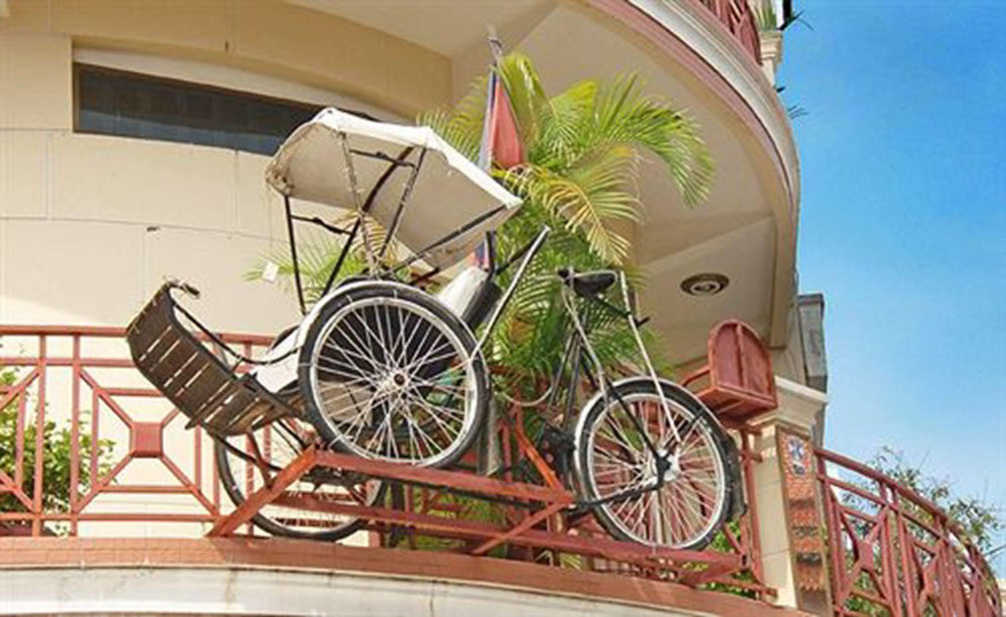 Cyclo Hotel-Bar-Restaurant Phnom Penh Exteriör bild